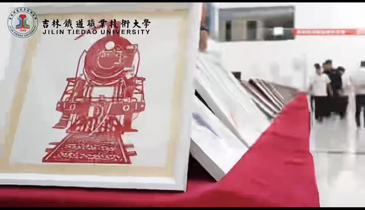 对受表彰的先进集体和优秀个人表示热烈